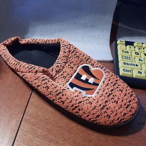 Cincinnati Bengals NFL Poly Knit Cup Sole Slipper Sz S (7-8) PreLoved Excellent